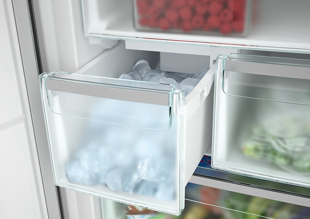 Холодильник с ледогенератором купить. Холодильник Miele kfns28463e ed/CS. Холодильник Miele Side by Side. Морозильная камера Miele no Frost. Морозильник Miele FN 14827 sed.